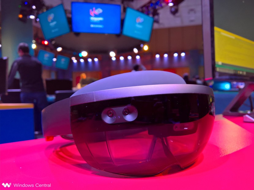 Microsoft HoloLens 2