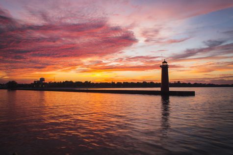 lighthouse breakwater sunset, by https://www.flickr.com/photos/olsonj/
(CC BY-NC 2.0)