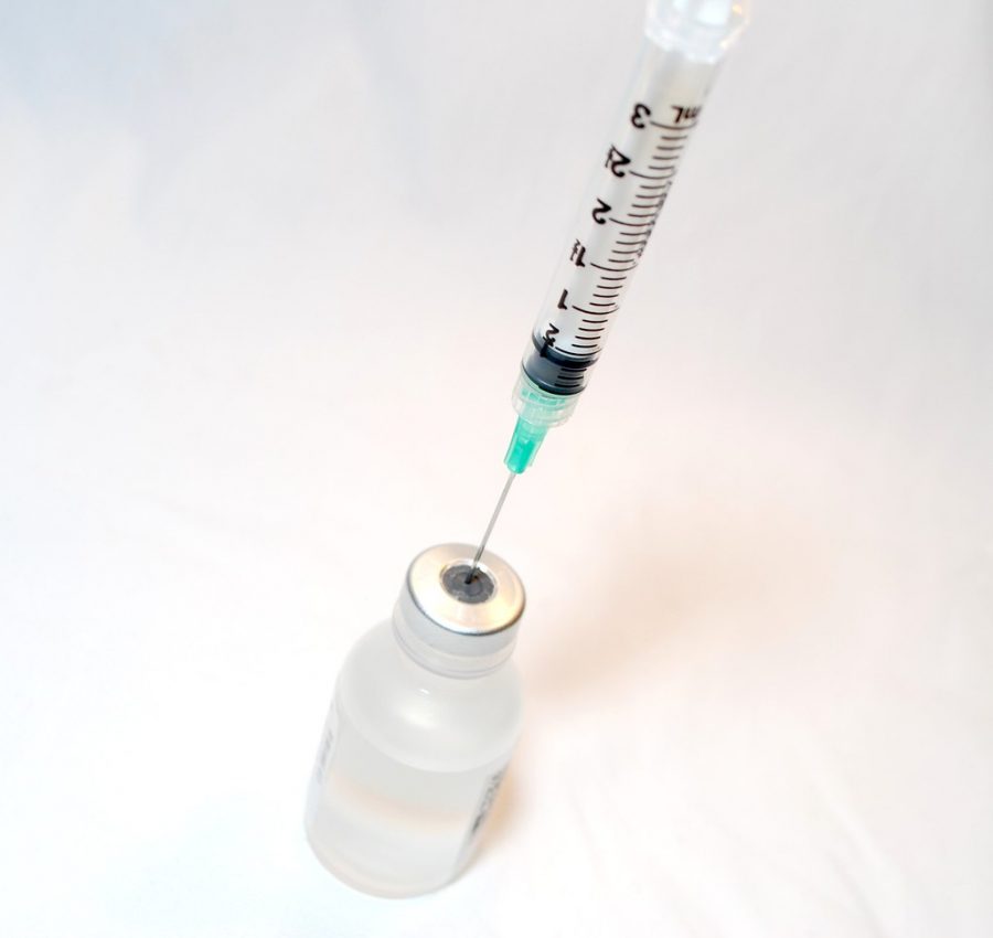 Syringe+and+Vaccine+by+NIAID+is+licensed+under+CC+BY+2.0%0A